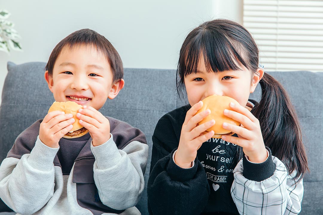 柔らかい食べ物を食べることもたち